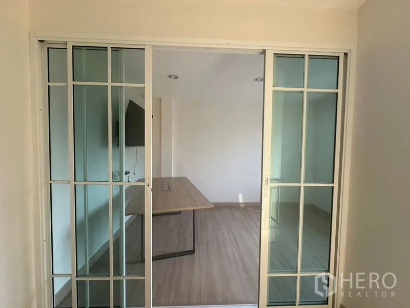 Home Office for rent in Bang Na, Bangkok - Sliding glass doors leading into a compact office or meeting room.