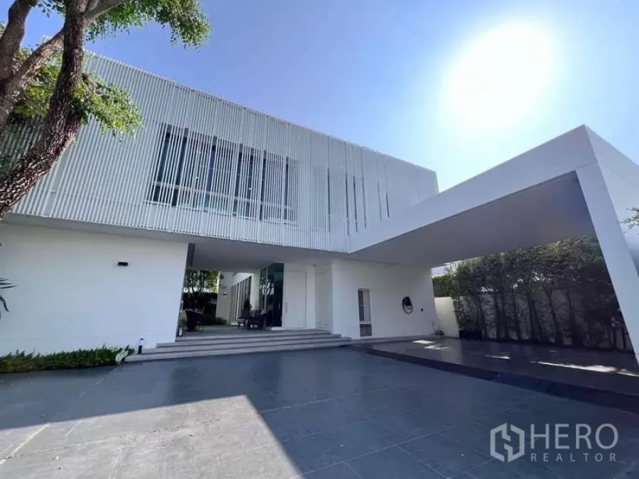 Detached House for sale in Bang Phli, Samut Prakan - Front exterior view from another angle showing the wide driveway and carport.