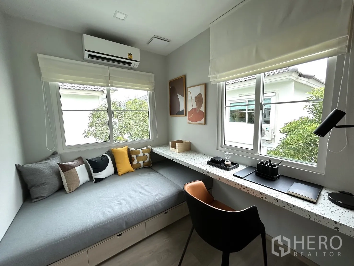 Detached House for rent in Bang Phli, Samut Prakan - Compact home office with terrazzo worktop, daybed and dual windows.