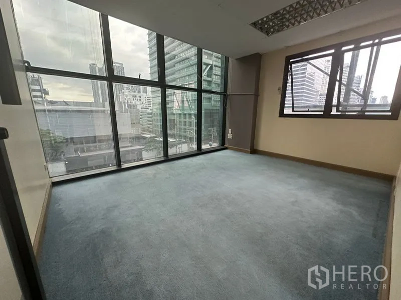 Office Space for rent in Bang Rak, Bangkok - Private corner office featuring floor-to-ceiling windows and skyline views.