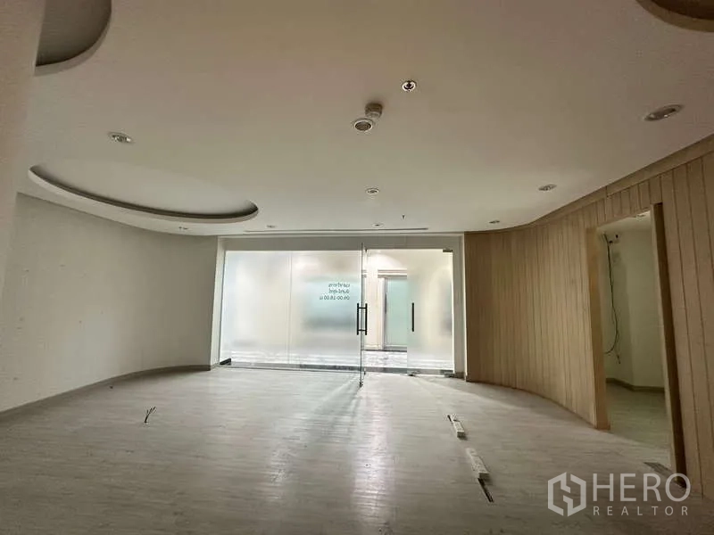 Retail Space for rent in Pathum Wan, Bangkok - Entrance zone with frosted glass double doors and wood paneling.