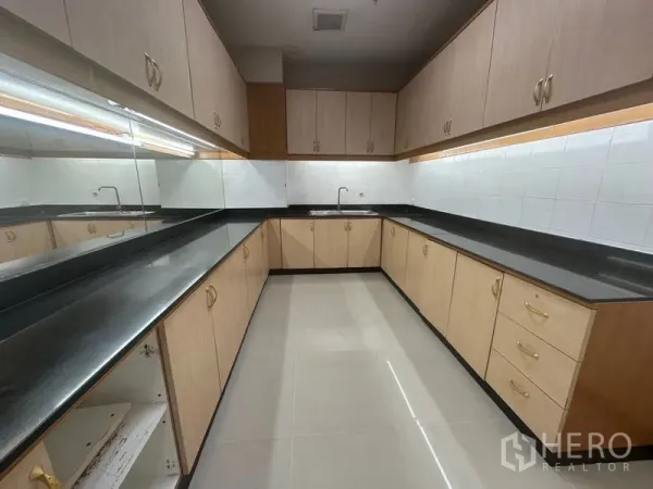 Office Space for rent in Suan Luang, Bangkok - Office pantry with U-shaped countertops, sink and ample upper and lower cabinets