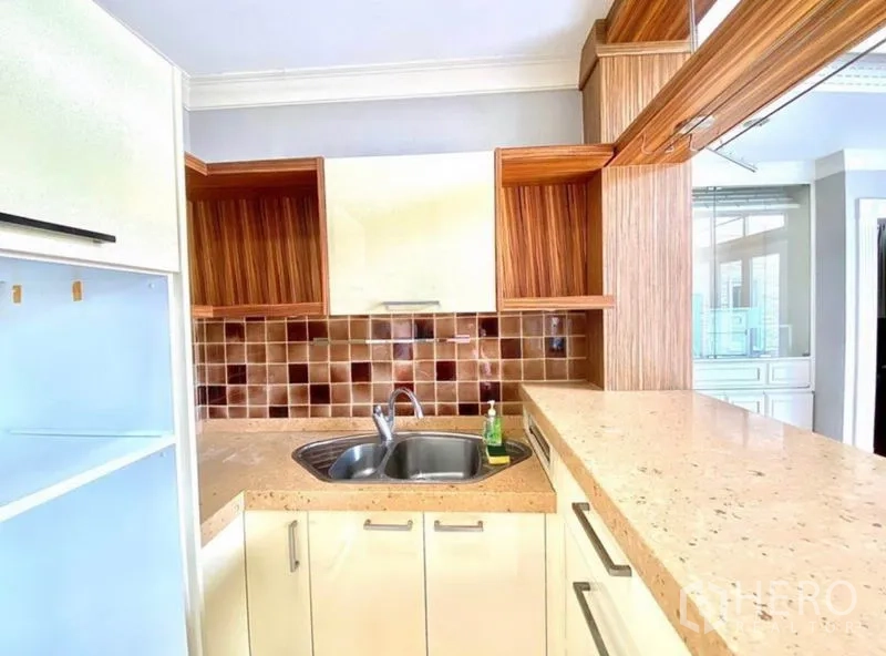 Home Office for rent in Pak Kret, Nonthaburi - Compact pantry kitchen with stone countertop, mosaic tile backsplash and sink.