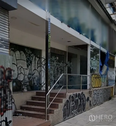Office Space for rent in Bang Rak, Bangkok - Street-level office building exterior in Silom, Bang Rak with glass frontage, steps and handrail, near BTS Chong Nonsi.