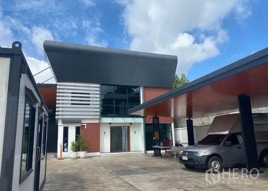 Home Office for rent or sale in Bang Khae, Bangkok - Front facade of the home office with carport and ample parking area.