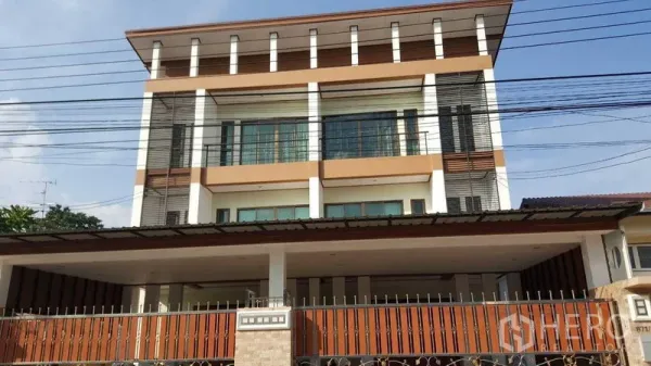 Detached House for rent in Prawet, Bangkok - Modern three‑storey detached house facade with gated fence and covered parking area.