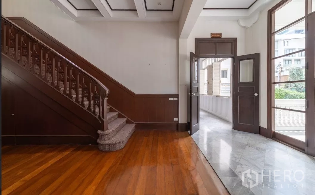 Retail Space for rent in Bang Rak, Bangkok - Entrance hall with wooden staircase, marble foyer and double doors to veranda