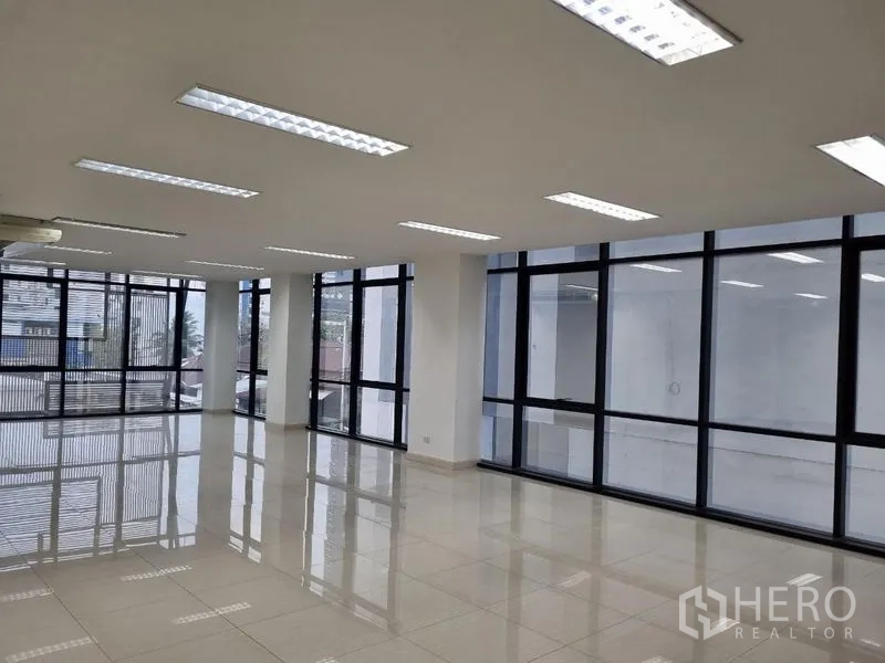 Office Space for rent in Bang Kho Laem, Bangkok - Spacious corner office floor with wraparound floor-to-ceiling windows and glossy tiles.