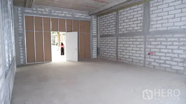 Retail Space for rent in Khlong Toei, Bangkok - Spacious retail unit with wide doorway to an outdoor walkway, concrete floors and block walls.