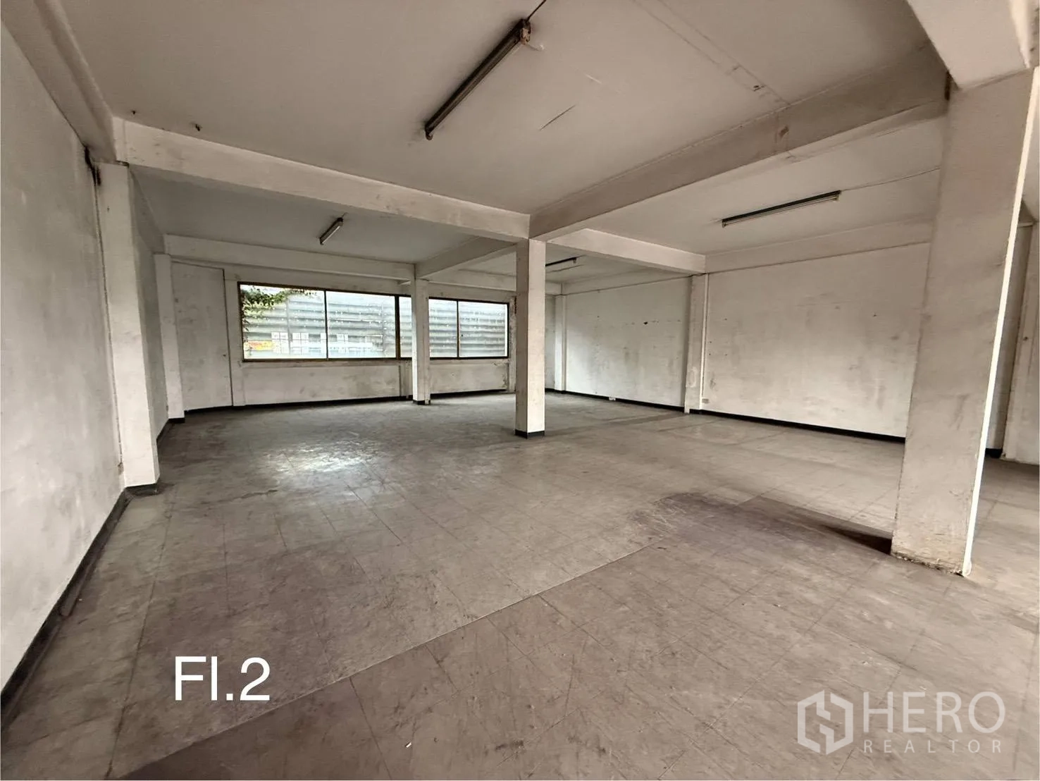 Shophouse for rent in Bang Na, Bangkok - Wide second-floor showroom space featuring long street-facing windows and tile flooring.