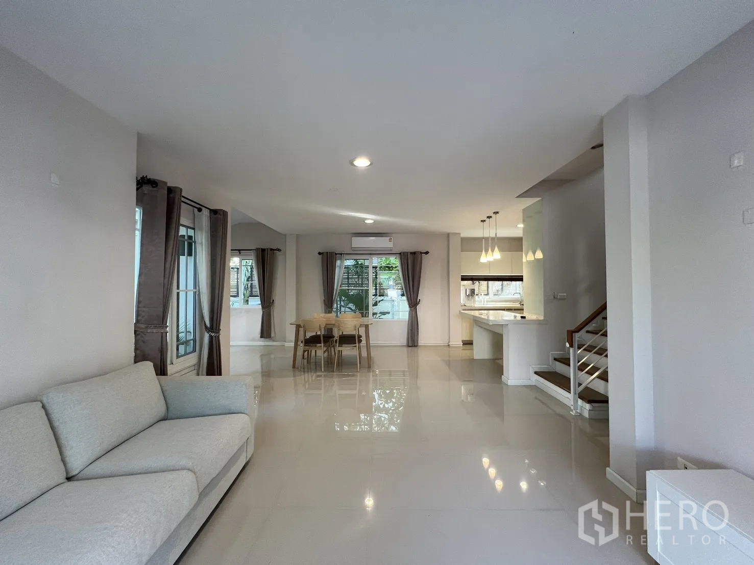 Property Image #20 for property HRE00542