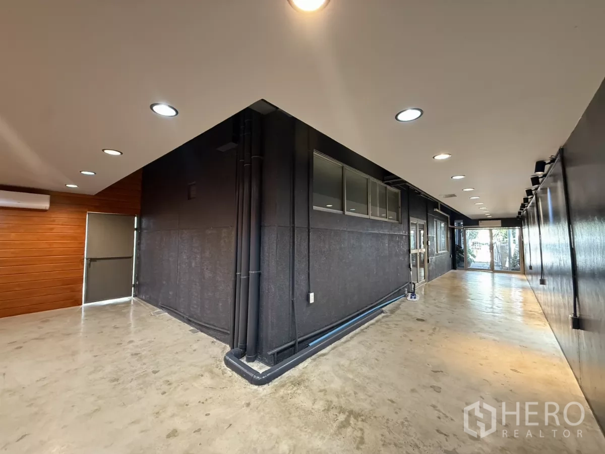 Office Space for rent in Wang Thonglang, Bangkok - Wide passage connecting office zones with bright ceiling lights.