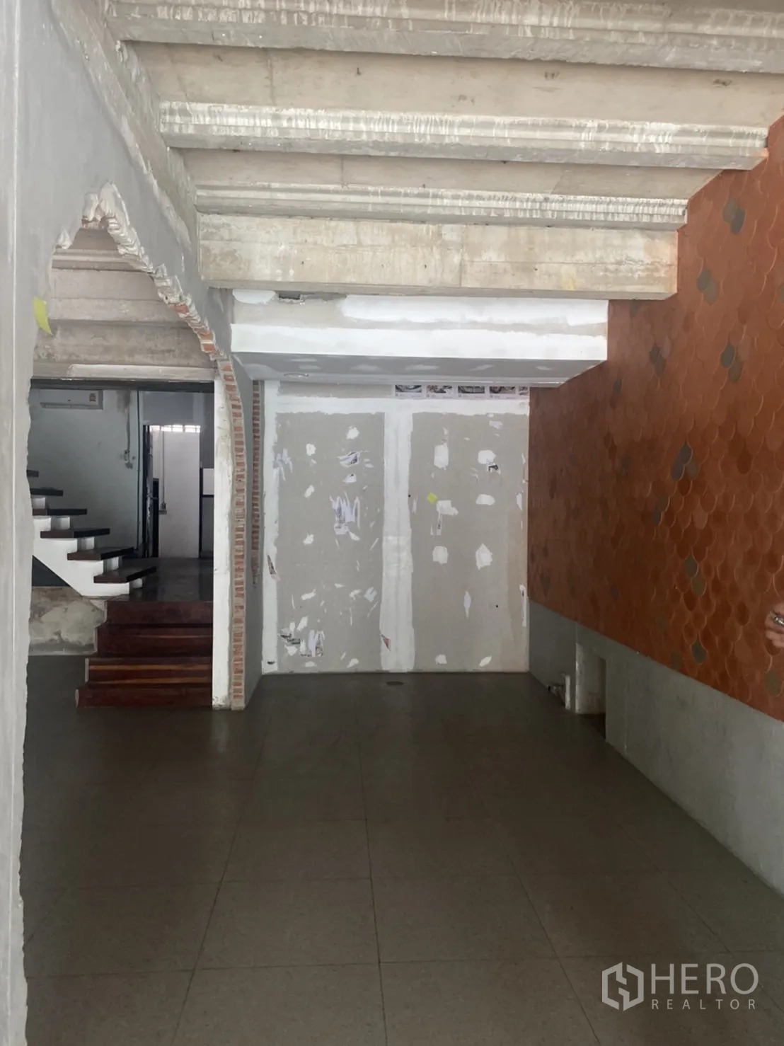 Retail Space for rent in Khlong Toei, Bangkok - Open-plan shop area with exposed beams and a terracotta fish-scale feature wall.