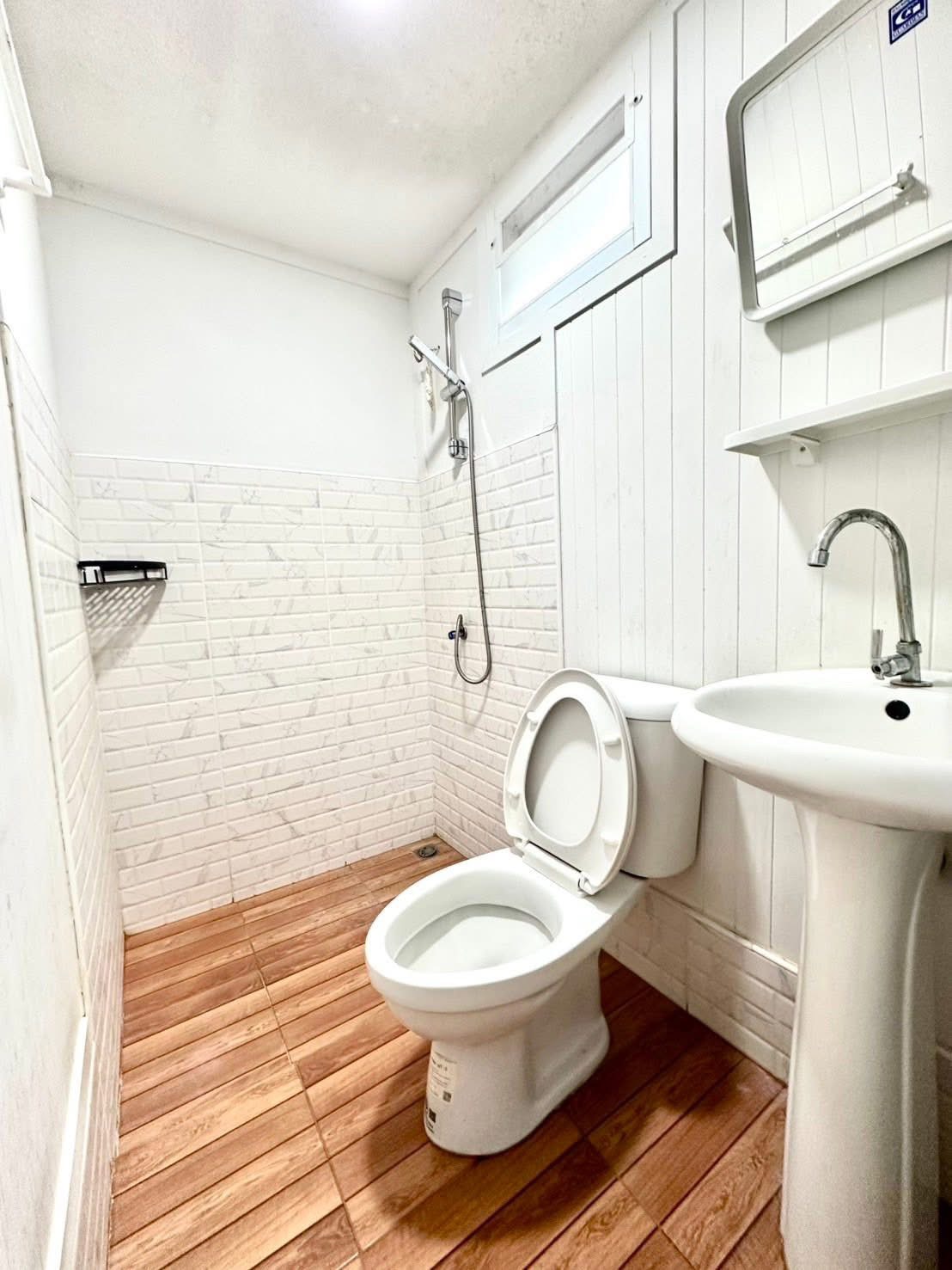 Property Image #16 for property HRE00056