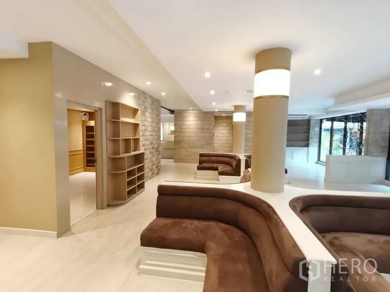 Retail Space for rent in Pathum Wan, Bangkok - Interior corridor with built-in shelving, curved seating and neutral finishes.