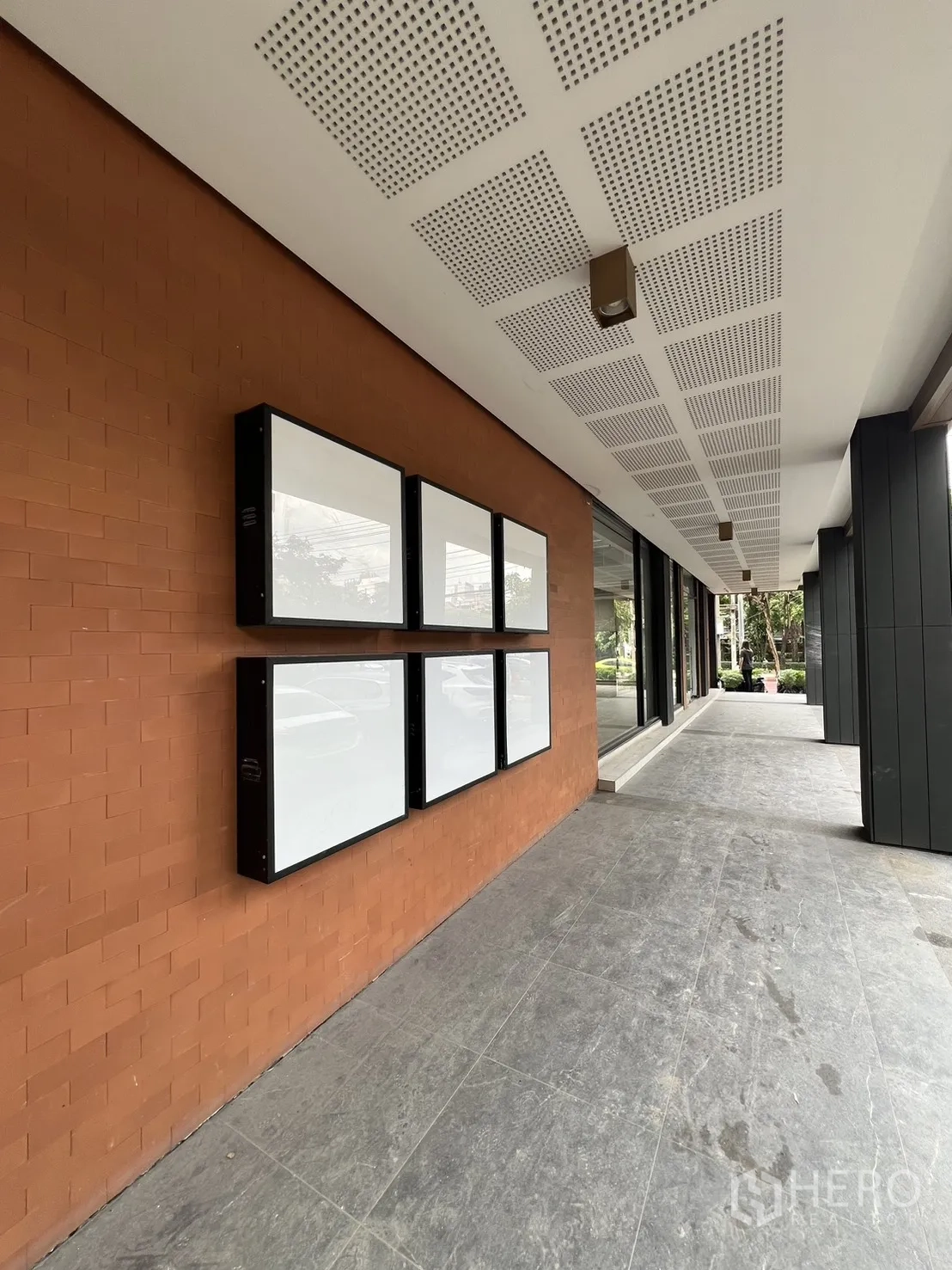 Retail Space for rent in Khlong Toei, Bangkok - Herringbone-floored hall with cove lighting and wraparound glazing.