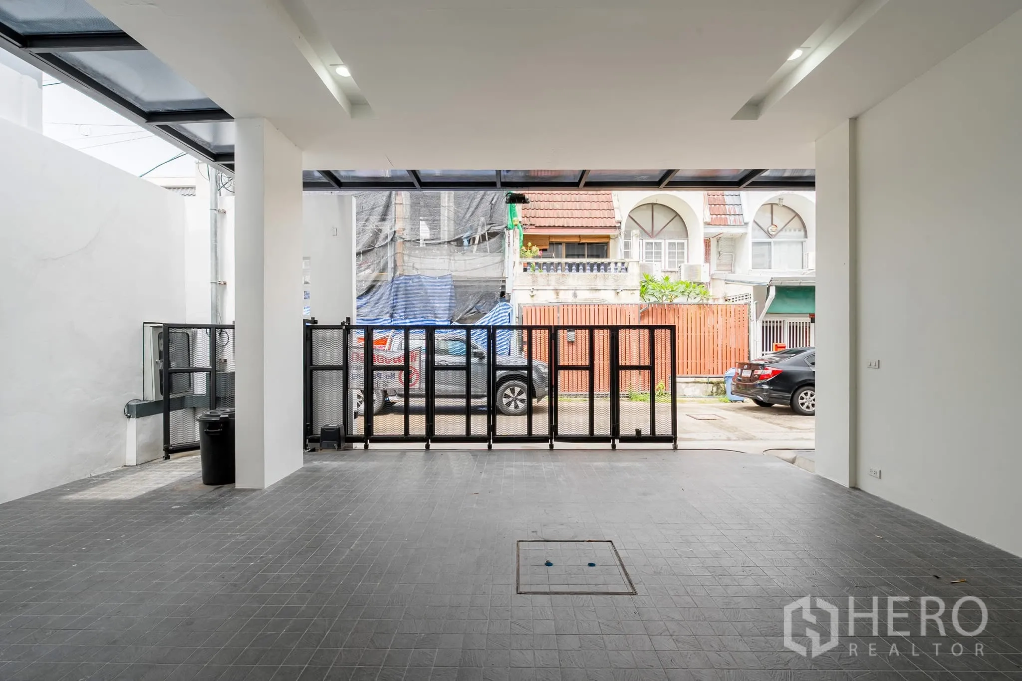 Property Image #22 for property HRE00651