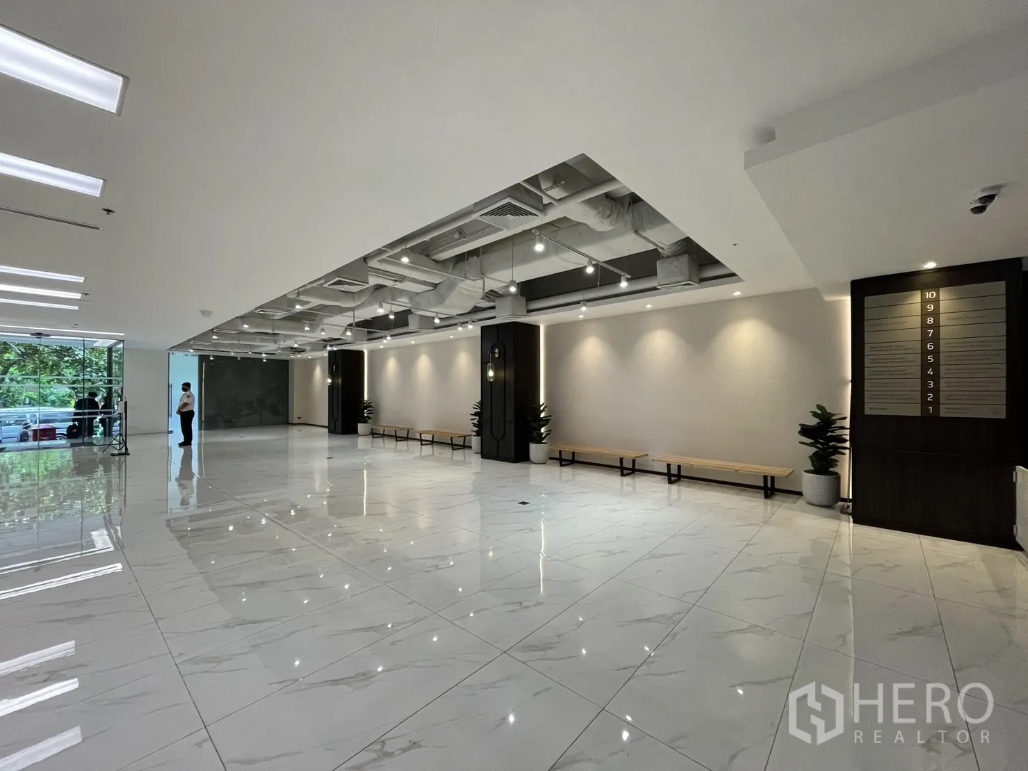 Retail Space for rent in Bang Rak, Bangkok - Open retail concourse with seating and a café zone beside full‑height windows.