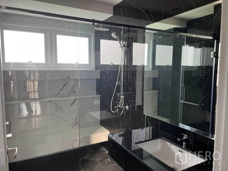 Detached House for sale in Yan Nawa, Bangkok - Contemporary bathroom with glass-enclosed shower and black-and-white marble tiles.