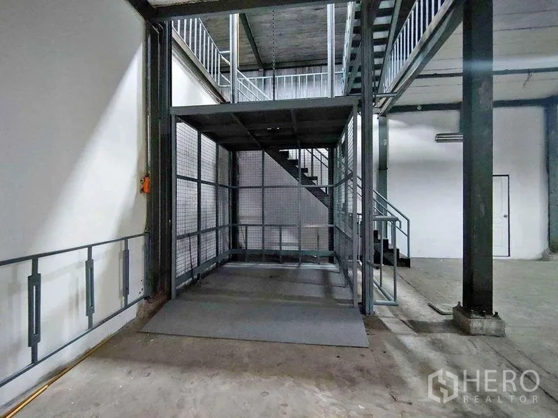 Warehouse for rent in Samut Sakhon - Freight lift platform and stairs for moving goods safely between floors.