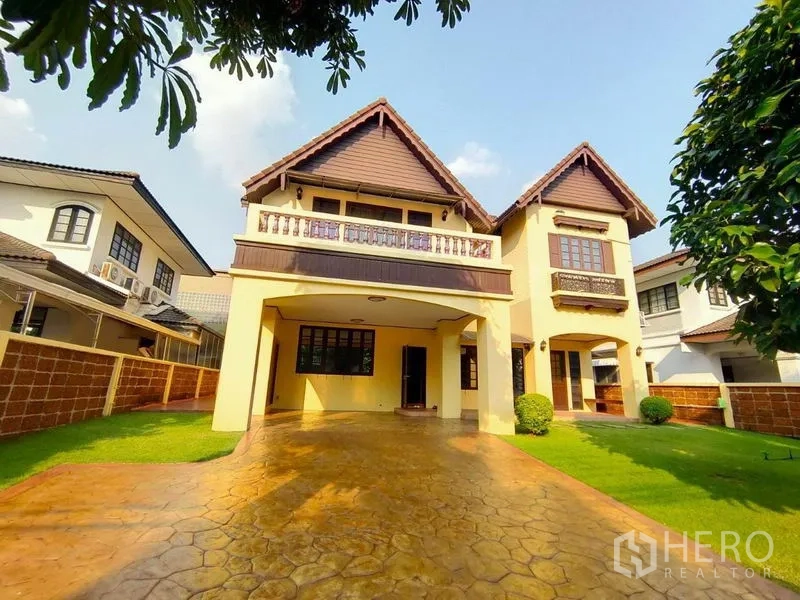 บ้าน ให้เช่า - บ้านเดี่ยวสองชั้นหลังคาจั่ว พร้อมที่จอดรถและทางเข้ากว้าง