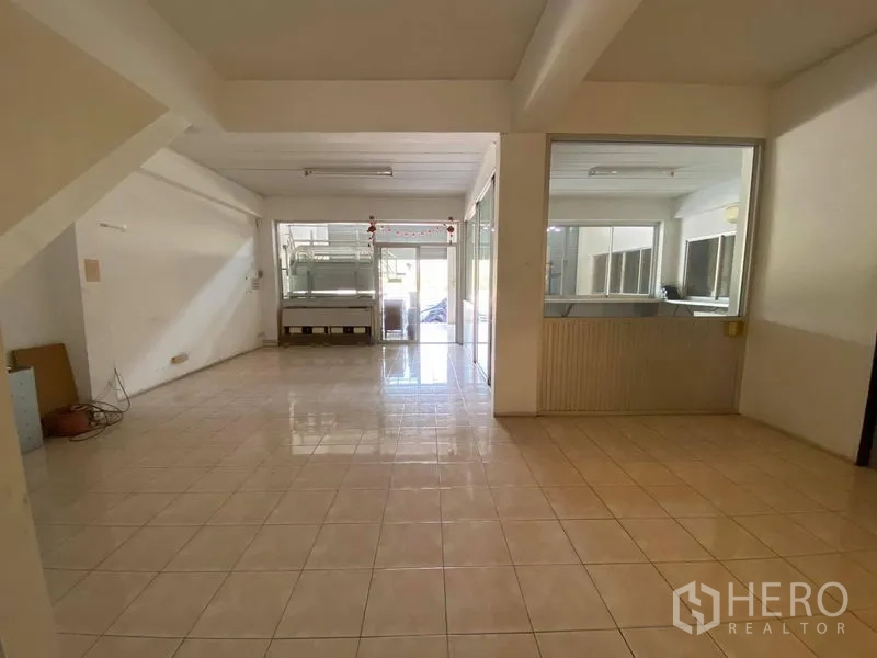 Factory for sale in Bang Phli, Samut Prakan - Ground-floor showroom or reception space with tiles and glass partitions.