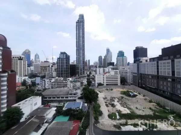 Condominium for rent in Ratchathewi, Bangkok - Daytime skyline view over Ratchathewi from a high-floor balcony.