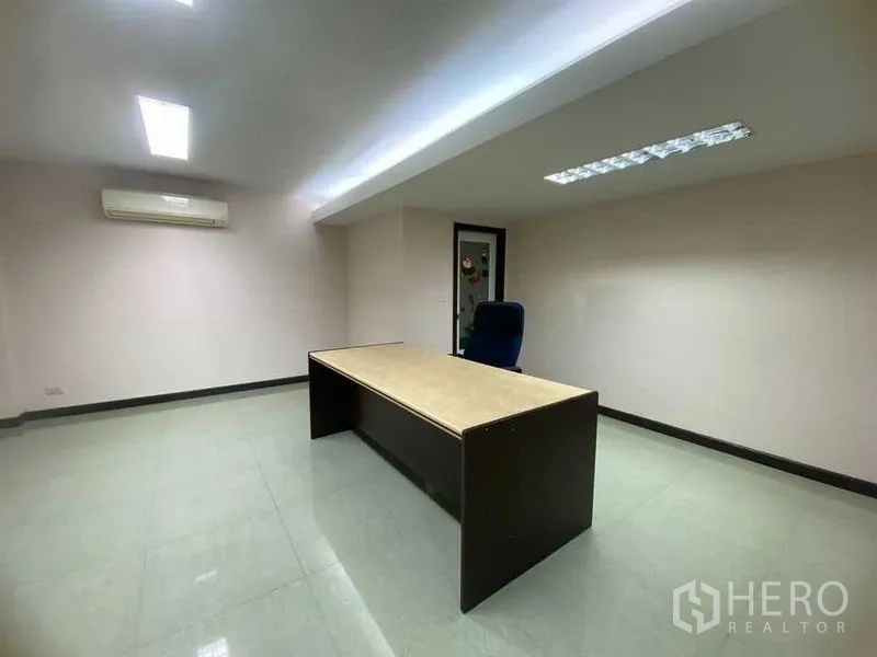 Home Office for rent in Don Mueang, Bangkok - Air-conditioned office room with desk and ceiling lights.