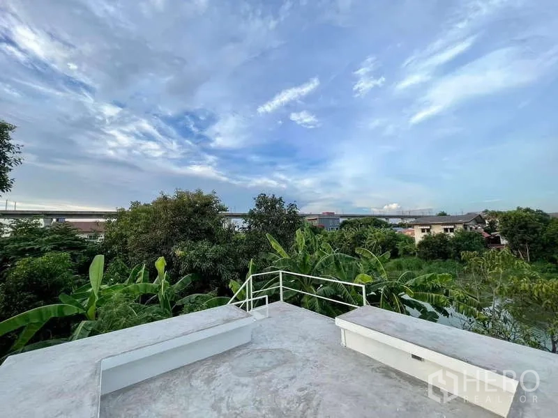Detached House for rent in Lat Krabang, Bangkok - Rooftop terrace with built‑in seating and open views across trees and the neighborhood.