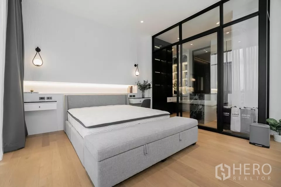 Townhouse for sale in Chatuchak, Bangkok - Master bedroom facing glass-enclosed closet and dressing area.