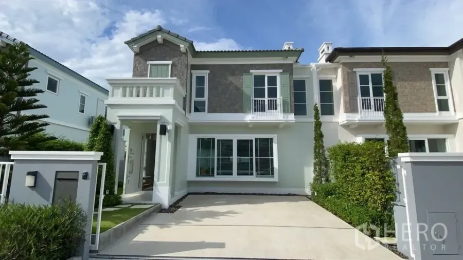 Detached House for rent in Prawet, Bangkok - Two-storey detached house exterior with gated driveway and manicured greenery.