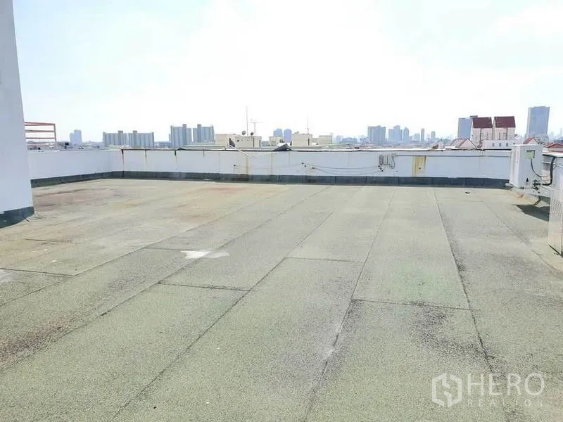 Office Space for rent in Bang Na, Bangkok - Spacious rooftop terrace of a Bang Na office building with city skyline views.