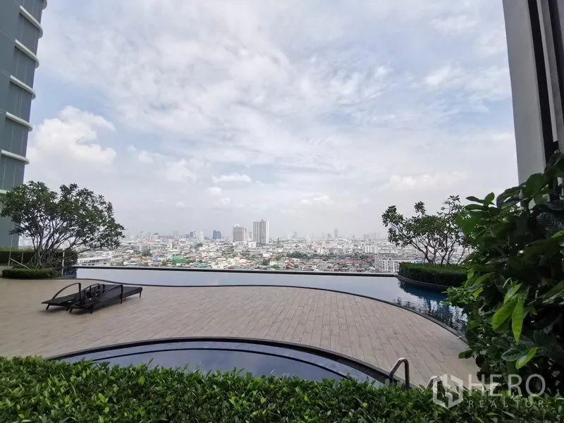 คอนโด ให้เช่าในBang Kho Laem, Bangkok - สระว่ายน้ำขอบอินฟินิตี้ พร้อมลานพักผ่อนและวิวเมืองพาโนรามา