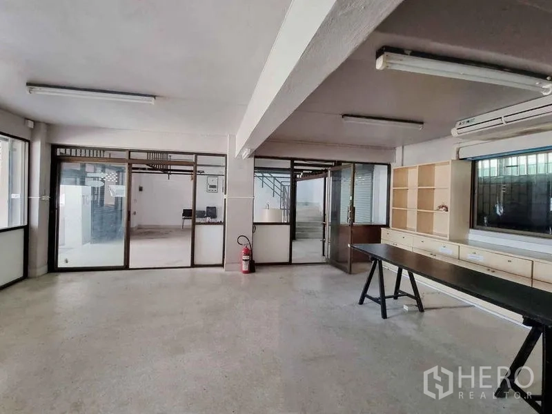 Office Space for rent in Din Daeng, Bangkok - Open office area with sliding glass partitions, shelving wall and air-conditioning units.
