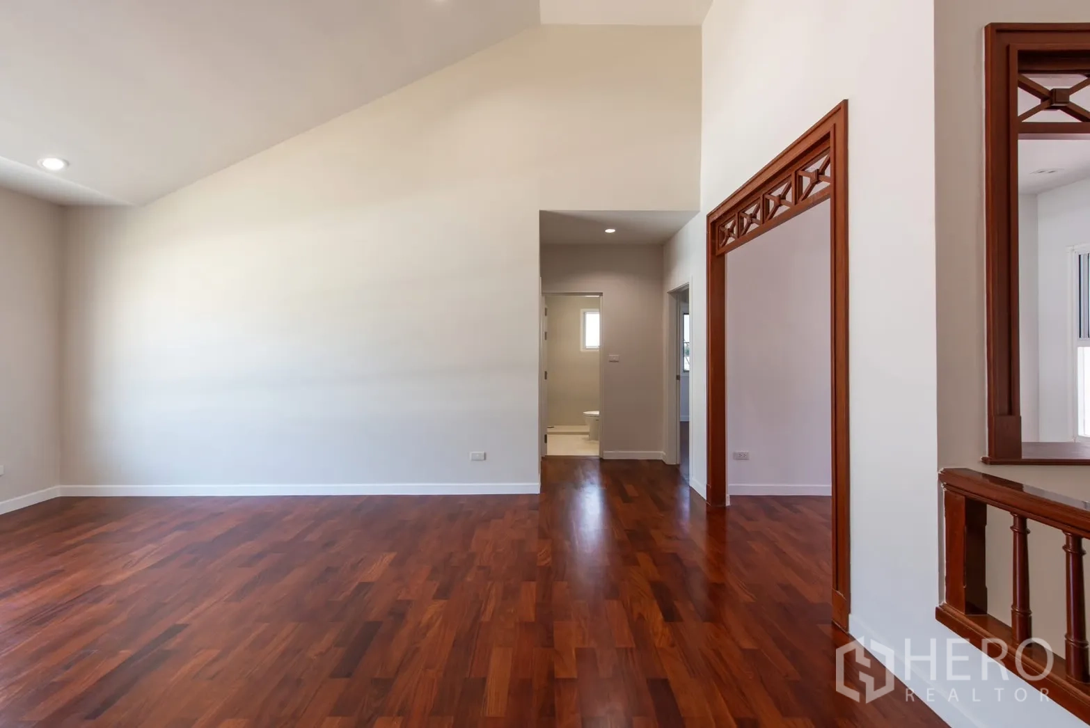 Detached House for sale in Bang Phli, Samut Prakan - Spacious living area with high ceiling, recessed lights and polished wooden floor.