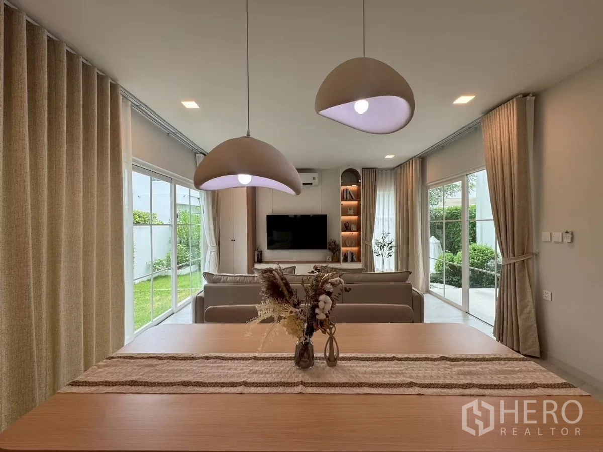 Detached House for rent in Bang Phli, Samut Prakan - View from dining to living with garden outlooks through dual sliding glass doors