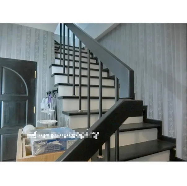 Townhouse for rent in Bang Kapi, Bangkok - Modern interior staircase with dark handrail and patterned wallpaper in the entry hall.