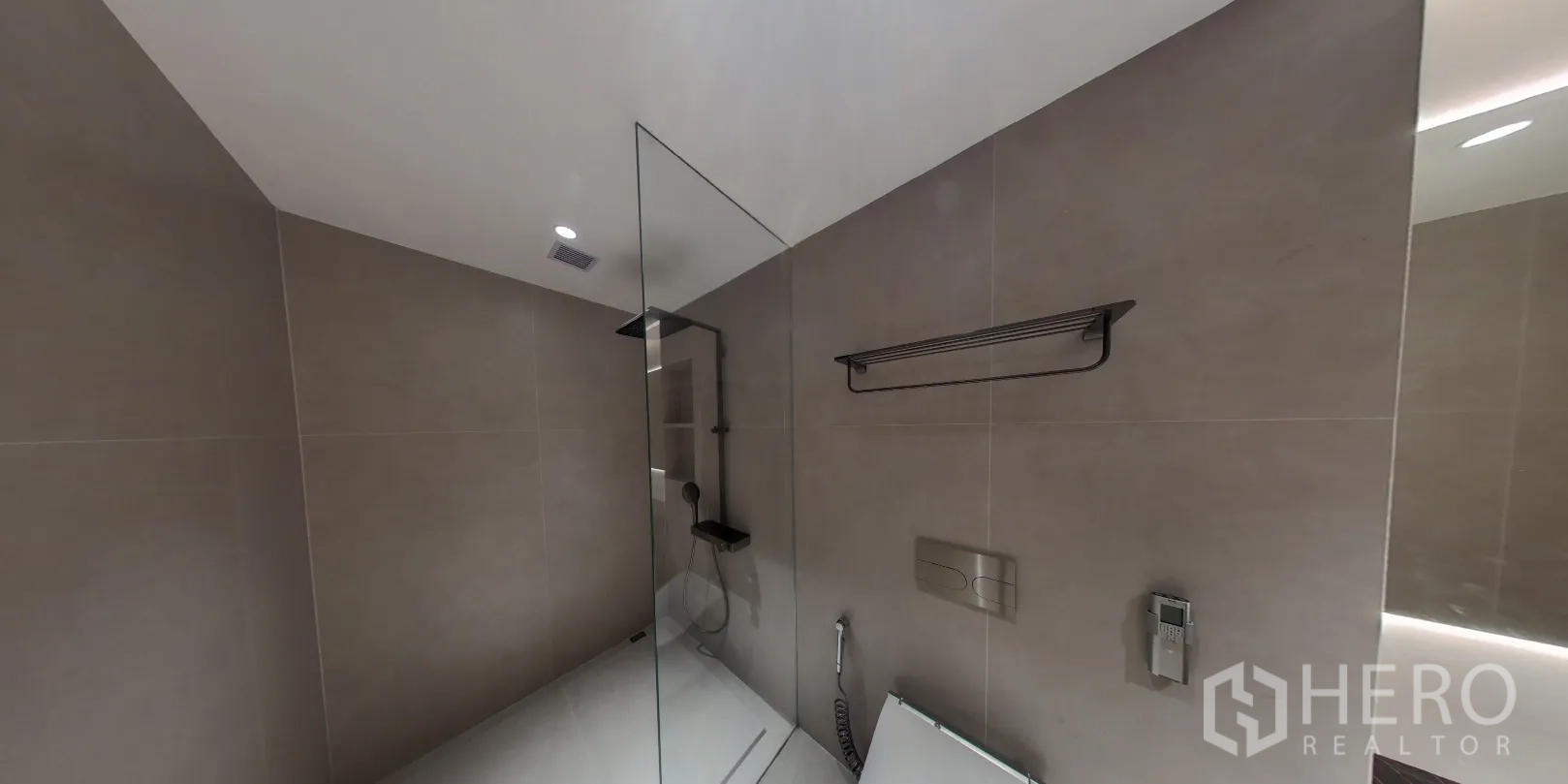 Property Image #16 for property HRE01077