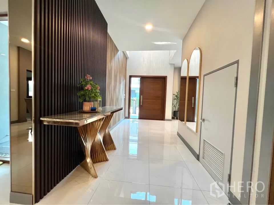 Property Image #26 for property HRE00578
