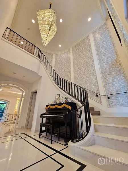 Detached House for rent or sale in Saphan Sung, Bangkok - Double-height foyer with sweeping staircase, crystal chandelier and a piano.