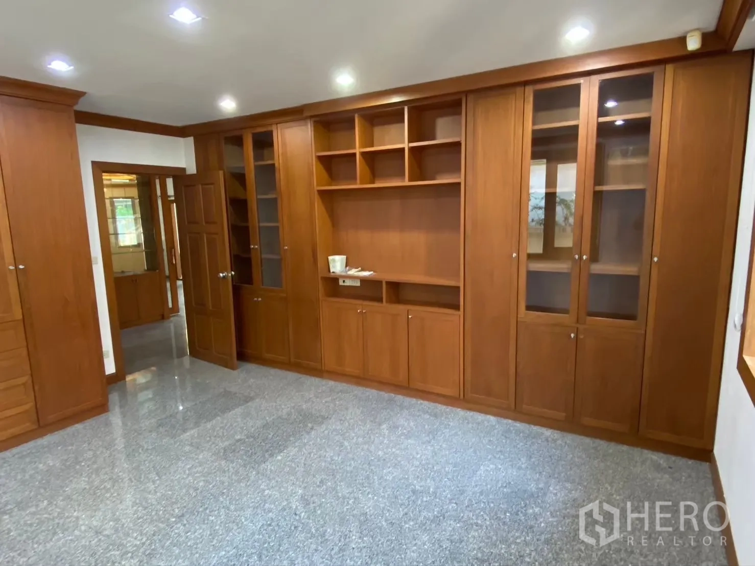 Detached House for rent in Watthana, Bangkok - Large room with extensive built-in shelving and cabinets.