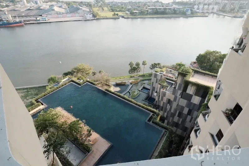 公寓 出租在Yan Nawa, Bangkok - 无边际泳池与园景平台，面向昭披耶河。
