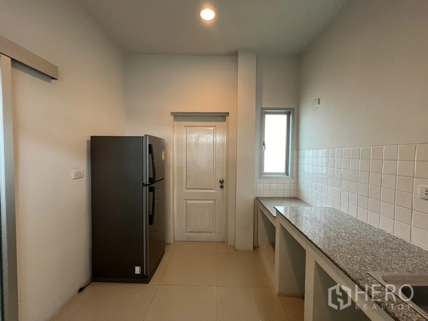 Detached House for rent in Saphan Sung, Bangkok - Ground‑floor bathroom with beige‑and‑white tiles, shower and toilet.