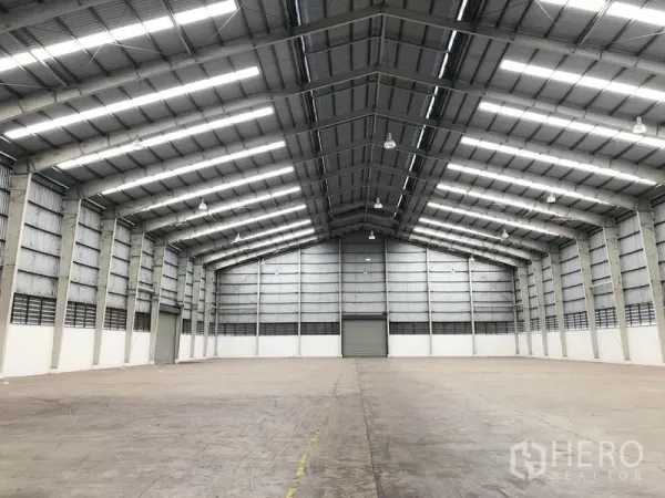 Warehouse for rent in Phra Nakhon Si Ayutthaya - Open storage hall showing gable roof, bright LED lighting and wide, unobstructed floor space.