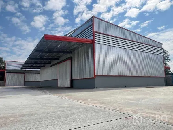 Warehouse for rent in Khlong Sam Wa, Bangkok - Corner view of new metal-clad warehouse with deep loading canopy and expansive hardstand.