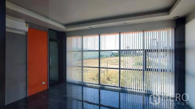 Factory for sale in Bang Pakong, Chachoengsao - Upper office with wide windows overlooking open land