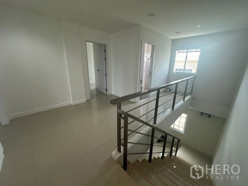 Home Office for rent in Bang Na, Bangkok - Upper landing with railing, windows and doors to bedrooms.