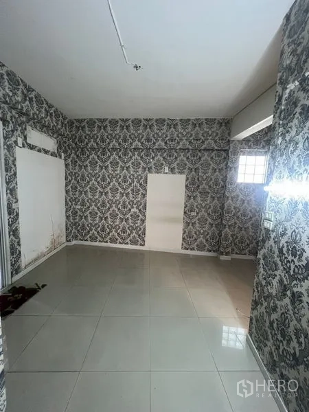 Retail Space for rent in Watthana, Bangkok - Enclosed room with tiled floor and bold damask wallpaper and glass block window.