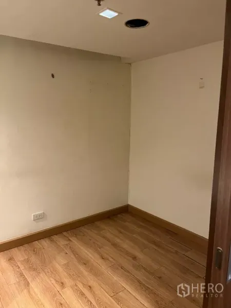 Office Space for rent - Compact private office room with wood flooring and plain walls.