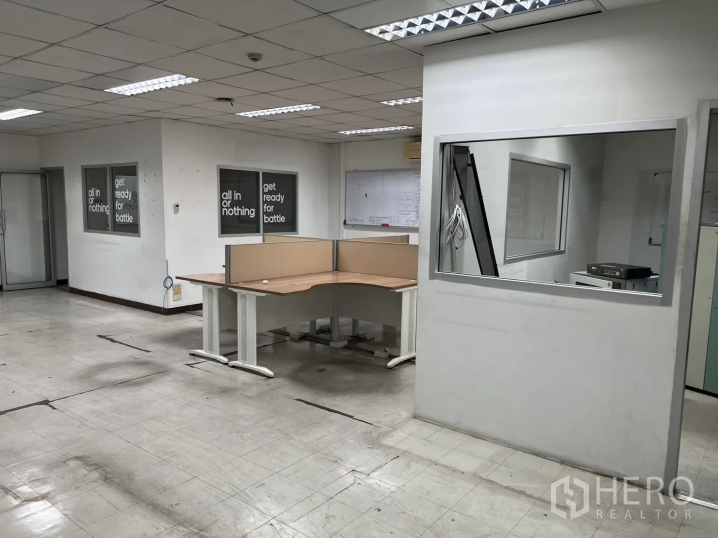 Warehouse for rent in Mueang Samut Prakan, Samut Prakan - Office area with drop ceiling, fluorescent lighting and internal windows.